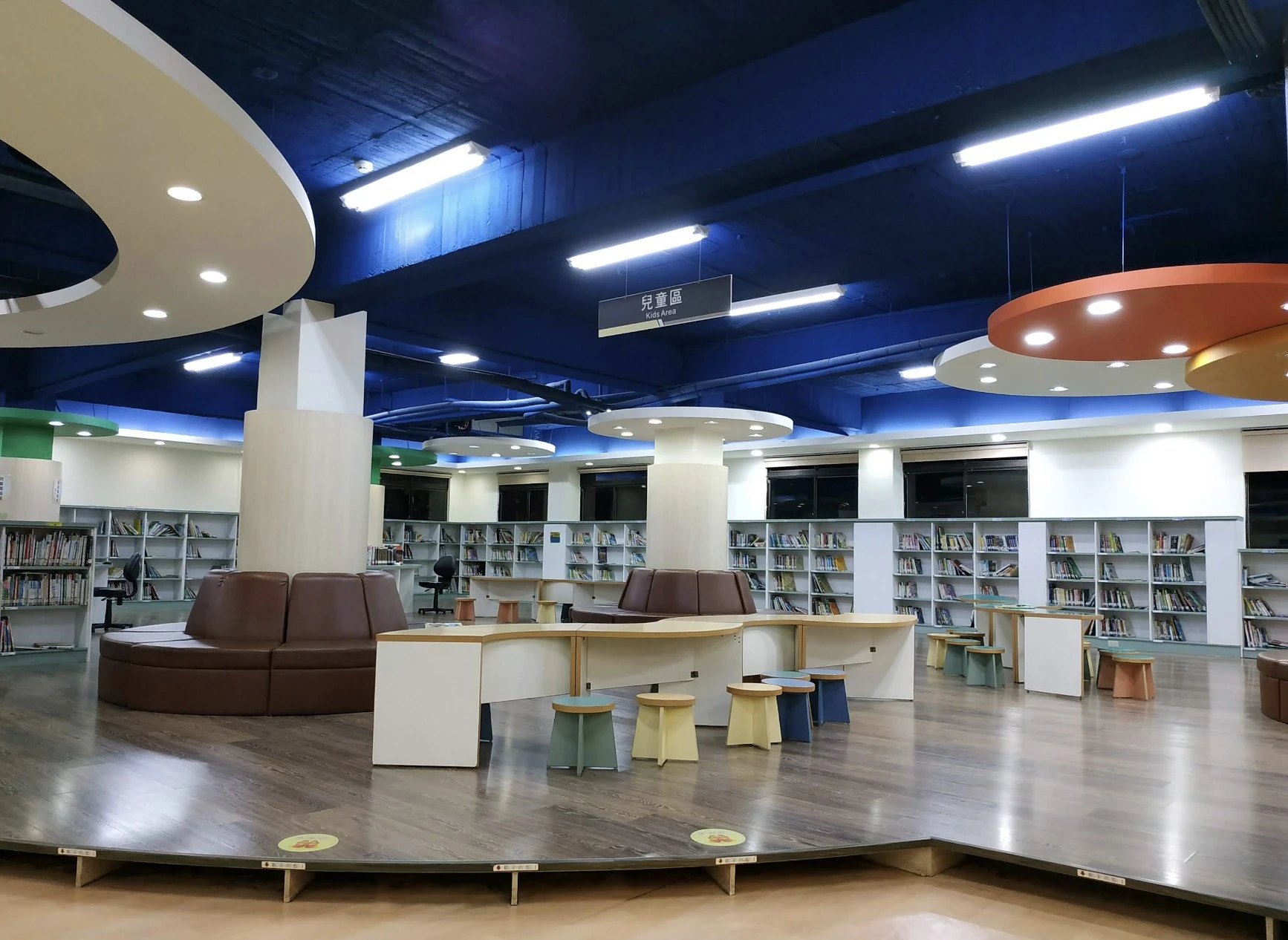 兒童區內擁有豐富的嬰幼兒、少年圖書與繪本，是山城地區非常受歡迎的在地藝文場域