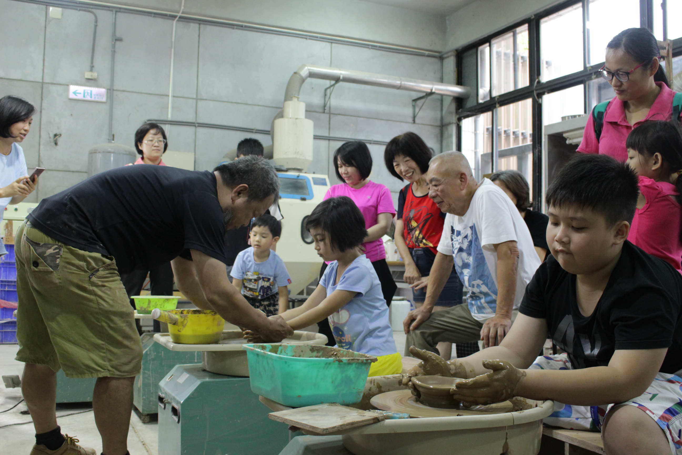 推動新住民親近工藝文化