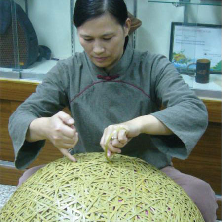 邱錦緞

